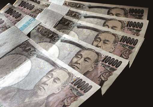 The rally thatu2019s made the yen 2018u2019s top performer among developed-market exchange rates will extend as speculators pick the Japanese currency over the euro to ride the US dollaru2019s weakness, according to analysts
