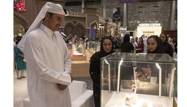 Emir visits jewellery and watches exhibition