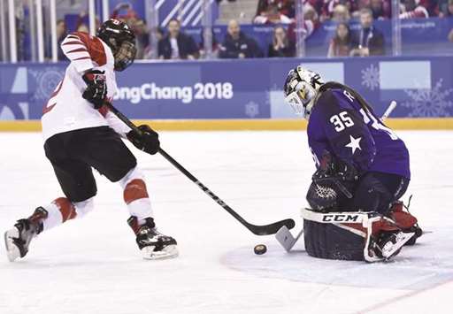 Madeline Rooney (right) of the US blocks a shot by Canadau2019s Meghan Agosta during a penalty shootout in the womenu2019s gold medal ice hockey match at the 2018 Winter Olympic Games in Gangneung, South Korea, yesterday. (AFP)