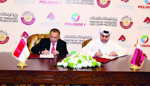 Mwani Qatar CEO Captain Abdulla al-Khanji and Pelindo 1 president director Bambang Eka Cahyana signing the MoU.