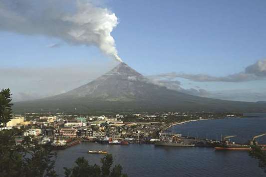 Mayon volcano has been showing low abnormal activity in the last 24 hours, but there has been no proof that this activity is weakening.