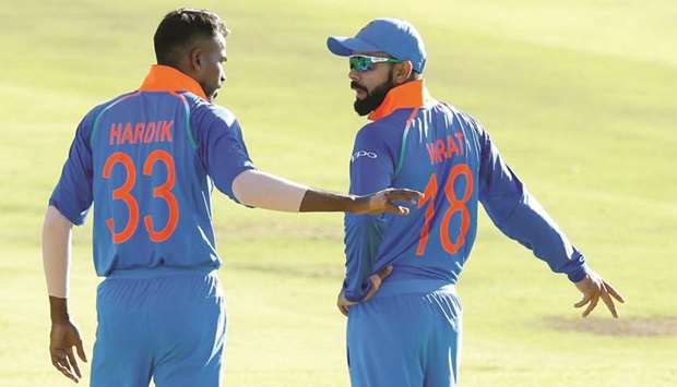 Indiau2019s Hardik Pandya (left) with captain Virat Kohli during the third ODI against South Africa. (Reuters)