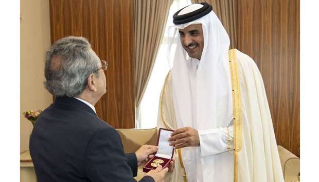 Amir honours envoy of Perurnrn