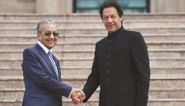 Malaysian Prime Minister Mahathir Mohammed with Pakistani counterpart Imran Khan (file). The two countries are likely to finalise a multibillion-dollar liquefied natural gas supply deal in a government-to-government arrangement during the upcoming visit of the Malaysian Prime Minister to Pakistan.