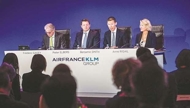 Ben Smith, CEO of Air France-KLM Group (second right), speaks during a full-year earnings news conference attended by Frederic Gagey, chief financial officer of Air France-KLM Group (left), Pieter Elbers, CEO of the KLM division of Air France-KLM Group (second left), and Anne Rigail, CEO of the Air France division of Air France-KLM Group in Paris yesterday. Smith struck a compromise aimed at easing a growing rift within the airline, backing Elbers to remain head of the Dutch arm and securing a vital seat for himself on the divisionu2019s board.