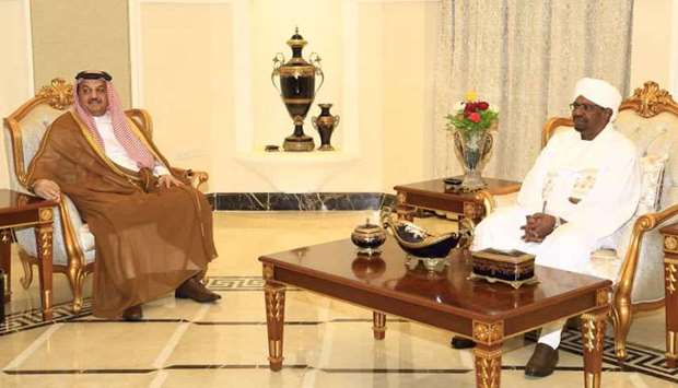 Defence minister meets Sudan presidentrnrn