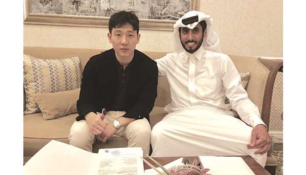 Nam Tae-hee poses with Al Sadd GM Turki al-Ali after inking a deal with the top Qatar side for three years.