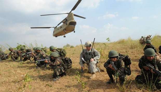 (file photo) Philippine soldiers and a US Army soldier during an air assault exercise