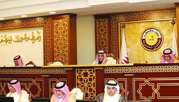 Shura Council discusses draft law minimum wage
