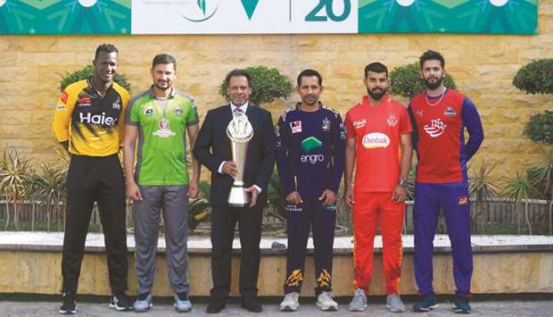 Pakistanu2019s legendary squash player Jahangir Khan (third from left) holds the Pakistan Super League (PSL) trophy as he poses along with teamsu2019 captains Darren Sammy (left) of Peshawar Zalmi, Sohail Akhtar (second from left) of Lahore Qalandars, Sarfraz Ahmed (third from right) of Quetta Gladiators, Shadab Khan (second from right) of Islamabad United and Imad Wasim of Karachi Kings during the PSL trophy unveiling ceremony at the Karachi National Stadium in Karachi yesterday. (AFP)