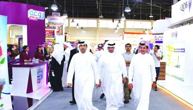 Qatar Chamber chairman Sheikh Khalifa bin Jassim al-Thani and other Qatari and Kuwaiti dignitaries during a tour of the exhibition.