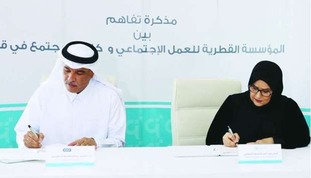 CEO of the Qatar Foundation for Social Work Amal bint Abdullatif al-Mannai, and President of the Community College of Qatar Dr Mohamed bin Ibrahim al-Nuaimi, signing the MoU.