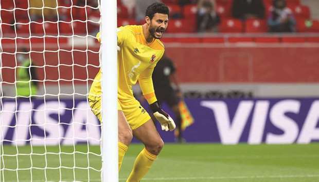 Al Ahlyu2019s goalkeeper Mohamed El Shenawy speaks to his players during the FIFA Club World Cup semi-final against Bayern Munich at Ahmad Bin Ali Stadium on Monday. (AFP)