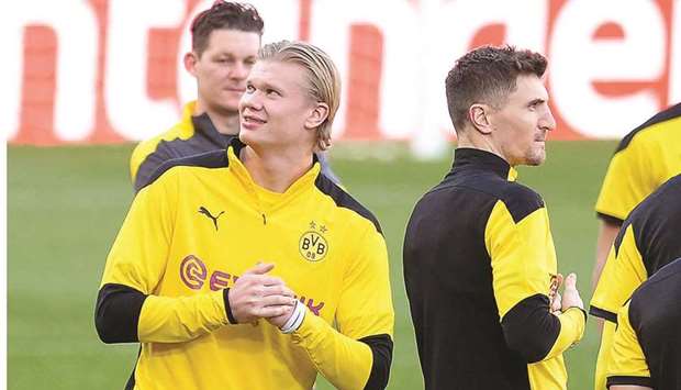 Borussia Dortmundu2019s Erling Braut Haaland (left) attends a training session in Seville yesterday. (AFP)