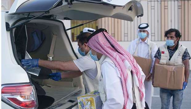 The distribution of food baskets came with the participation of volunteers from expatriate communities and Qatar Charity, aiming at alleviating the suffering of those affected by the coronavirus pandemic