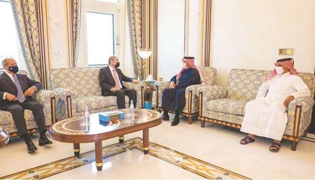 During the meeting, they reviewed the distinguished and advanced co-operation relations between the two brotherly countries.