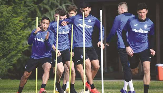 Atalanta players take part in a training session yesterday at the Bortolotti training ground in Ciserano, Italy, on the eve of the UEFA Champions League round of 16 first leg match against Real Madrid. (AFP)