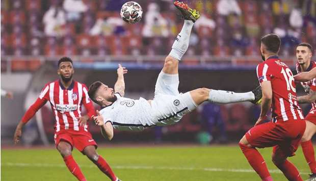 Chelseau2019s Olivier Giroud (centre) scores with a stunning overhead kick during the Champions League round of 16 first leg match against Atletico Madrid in Bucharest. (AFP)