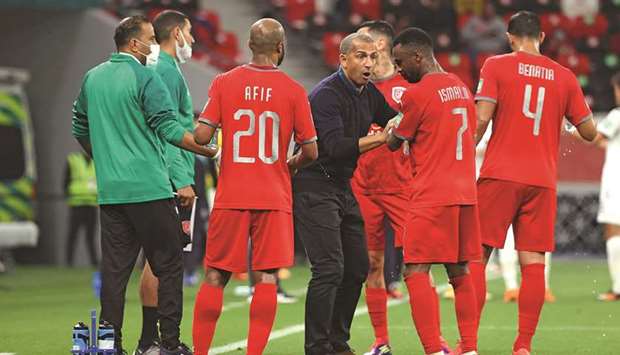 Al Duhailu2019s coach Sabri Lamouchi (centre) speaks with his players during the FIFA Club World Cup fifth place play off match against Koreau2019s Ulsan Hyundai at the Ahmad Bin Ali Stadium. (AFP)