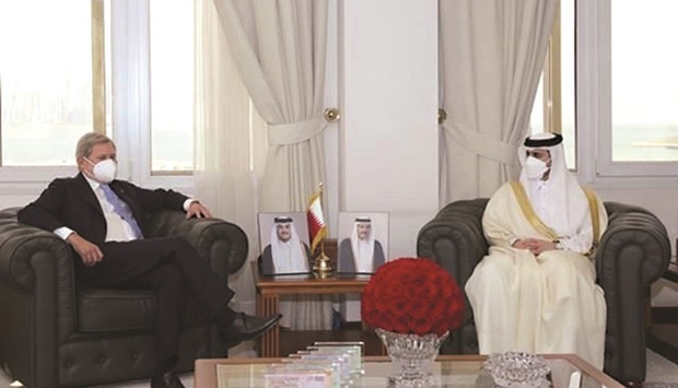 During the meeting, they reviewed the existing bilateral relations between the State of Qatar and the European Union in the financial and banking field, and ways to enhance them.