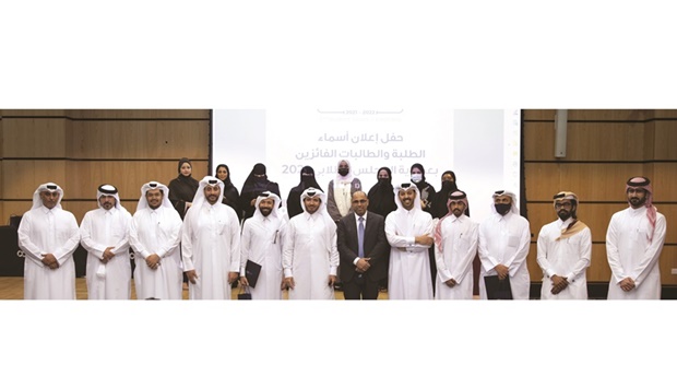 The members of CCQ's new students' council are seen with officials.