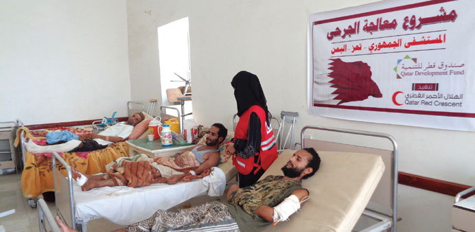 A QRCS staff memebr attending to Yemeni refugees in a hospital.