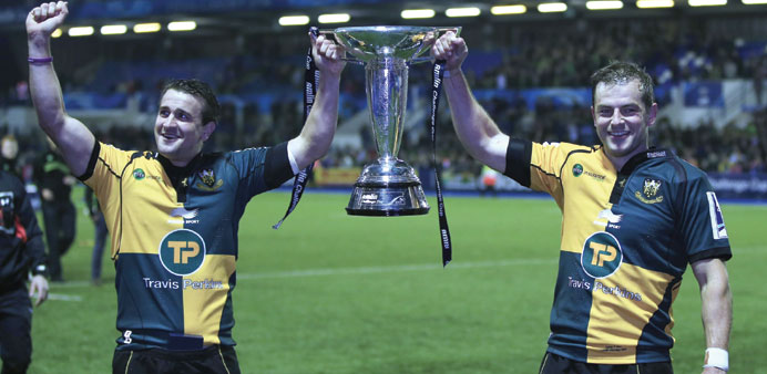 Northhampton Saintsu2019 fly-half Stephen Myler (right) and teammate Lee Dickson pose with the European Challenge Cup.  (AFP)