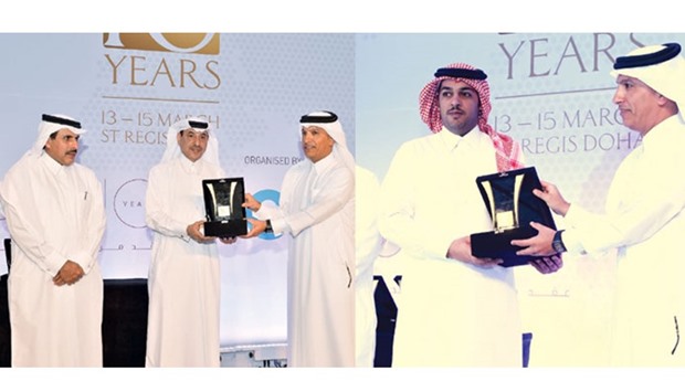 Al-Fadala receiving the award from HE al-Emadi in the presence of HE Sheikh Abdullah. Al-Mannai receiving the award for contribution to the insurance sector on behalf of al-Subaey from HE al-Emadi.