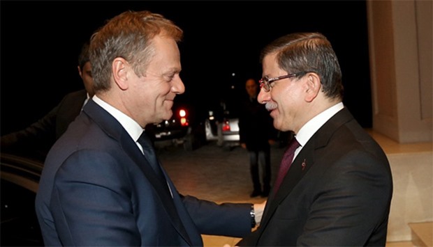 Turkish Prime Minister Ahmet Davutoglu (R) and European Council President Donald Tusk meet in Ankara