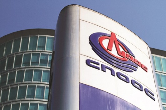 Chinau2019s oil giants, including Cnooc, will unveil sizeable impairment writedowns for 2015 following crude oil price slump, said Gordon Kwan, head of Asia oil and gas research at Nomura Holdings in Hong Hong.