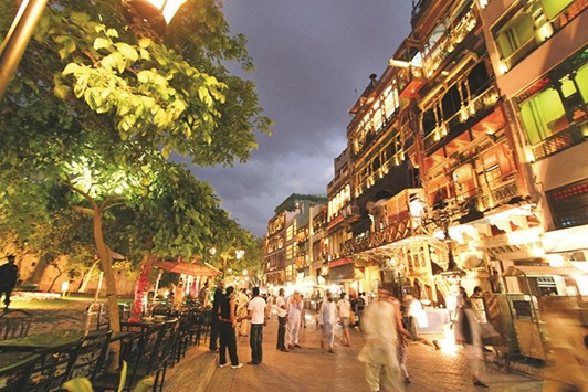 The markets and roads in Lahore remain crowded throughout the night.