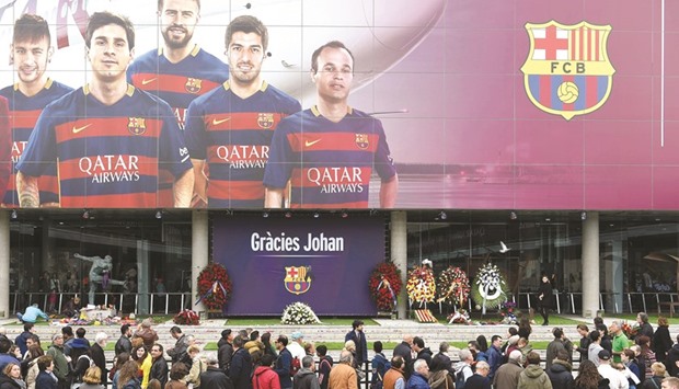 Fans queue up to pay tribute to late Dutch football legend Johan Cruyff in a special condolence area set up at Camp Nou stadium, in Barcelona yesterday. Cruyff, one of the greatest footballers of all time who dazzled with his artistry, died on Thursday at the age of 68 after losing a battle with lung cancer, prompting an avalanche of tributes from around the sports world. (AFP)