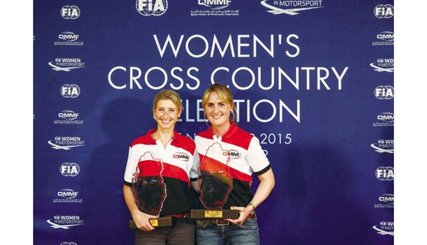 Last year's winners, New Zealand's Emma Gilmour and the Netherlands' Lisette Bakker.