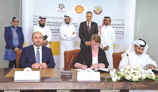 MME, Tamuq and QSRTC officials signing the agreements.