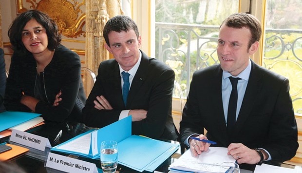 Labour minister Myriam El Khomri, French Economy minister Emmanuel Macron (R) attend a meeting with the premier Manuel Valls.