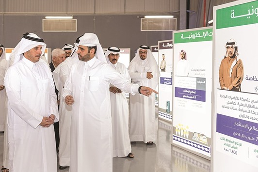 QDB CEO Abdulaziz bin Nasser al-Khalifa briefs the prime minister about the project.