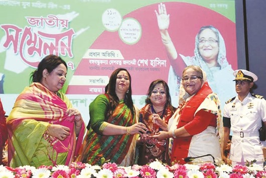 Awami Leagueu2019s women wing leaders presenting a memento to Prime Minister Sheikh Hasina in Dhaka yesterday.