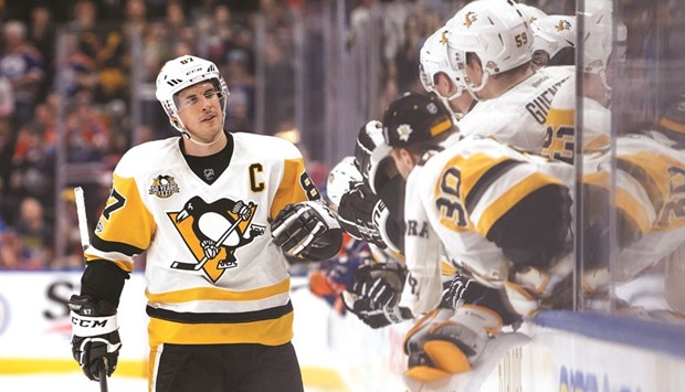 Sidney Crosby (L) of the Pittsburgh Penguins celebrates a shootout goal against the Edmonton Oilers at Rogers Place in Edmonton, Alberta, Canada. (Getty Images/AFP)