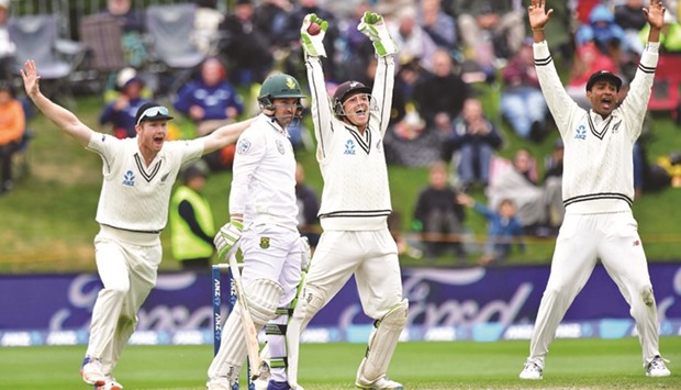 New Zealand players appeal for a catch call on South Africau2019s Dean Elgar (2nd L) during day four of the first Test against South Africa in Dunedin yesterday.
