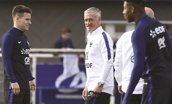 Franceu2019s head coach Didier Deschamps (C) looks at his players during a training session in Clairefontaine near Paris ahead of his teamu2019s friendly match against Spain today.