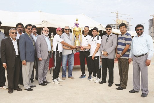 ACC skipper Sameer and teammates receive the winnersu2019 trophy from CDC Business Development manager Sanjiv Jain.