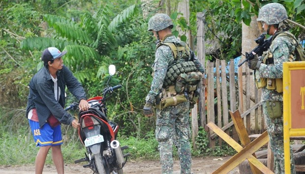 Philippine troops conduct checkpoint operations
