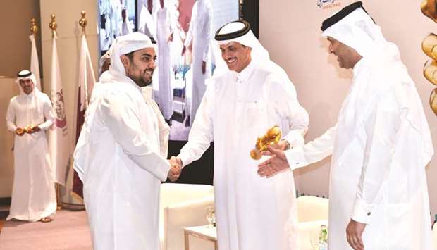 Ramez al-Khayyat receiving the award.