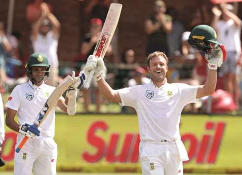 South Africau2019s batsman A B de Villiers celebrates after scoring his 22nd Test hundred as his teammate Keshav Maharaj (left) applauds during the Second Test against Australia at Georgeu2019s Park in Port Elizabeth, South Africa, yesterday. (Reuters)