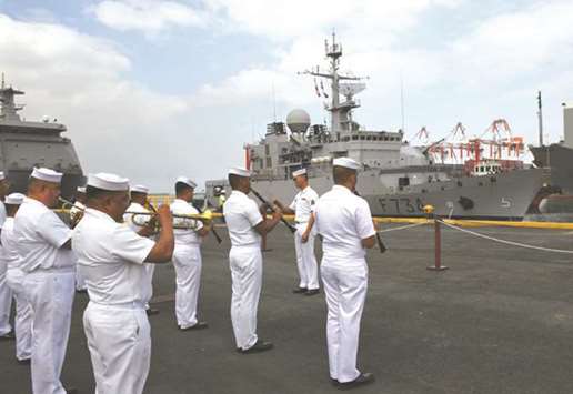 Members of the Philippine navy band play welcoming music as French navy frigate Vendemaire prepares to dock at the international port in Manila, yesterday. FNS Vendemaire, a floreal classlight surveillance frigate, commissioned in 1993, is here for a five-day goodwill visit.