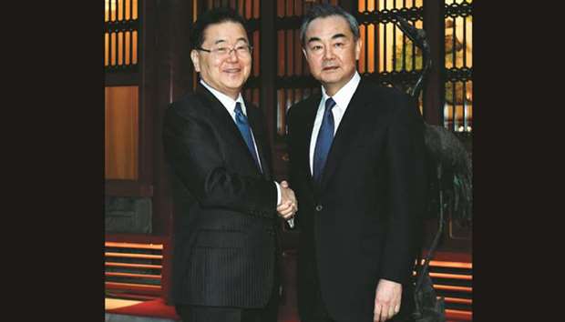South Korean national security director Chung Eui-yong (L) shakes hands with Chinese Foreign Minister Wang Yi before their meeting at the Diaoyutai State Guesthouse in Beijing yesterday.