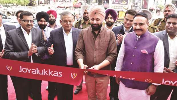 Leading jeweller Joyalukkas opened its outlet in Amritsar on March 12 with great fanfare, it was announced yesterday. u201cWe could not have expected a warmer welcome,u201d said Joy Alukkas, chairman and managing director of Joyalukkas Group.