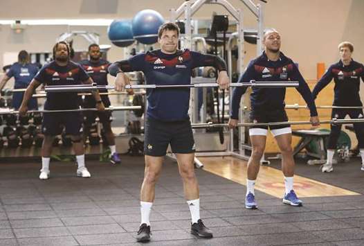  France rugby union players take part in weight-lifting session, as part of the teamu2019s preparation for the Six Nations match against Wales. (AFP)