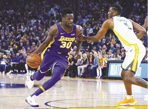 Los Angeles Lakers Julius Randle (left) drives against Kevon Looney of Golden State Warriors during the NBA game Oracle Arena. (USA TODAY Sports)