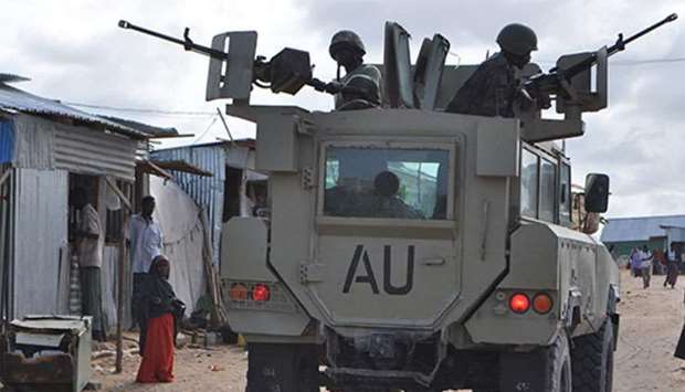 The militants want to drive out the African Union-backed peace-keeping force AMISOM which helps defend the government.